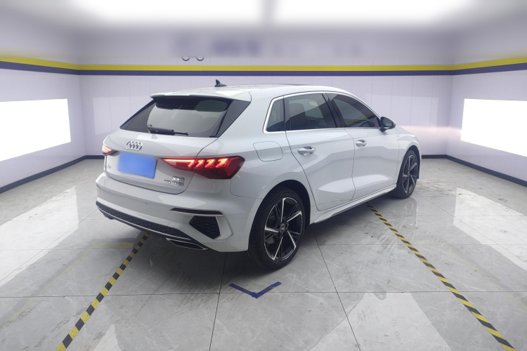奥迪A3 2024款 Sportback 35 TFSI 时尚运动型车身外观7