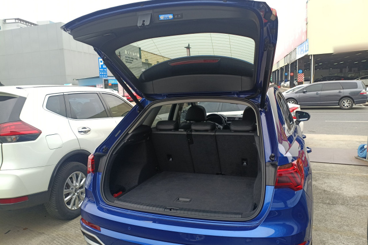 奥迪Q3 2019款 40 TFSI 时尚动感型机舱底盘23