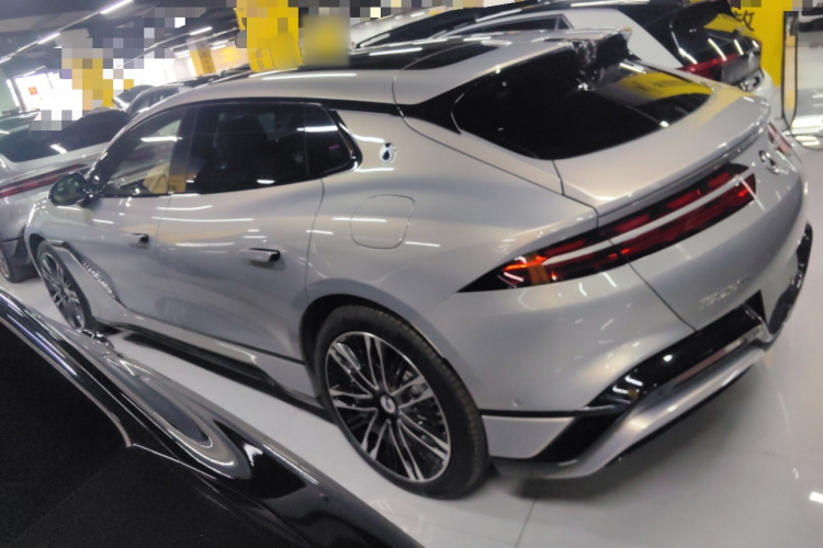 腾势Z9GT 2024款 1100四驱Ultra版车身外观4