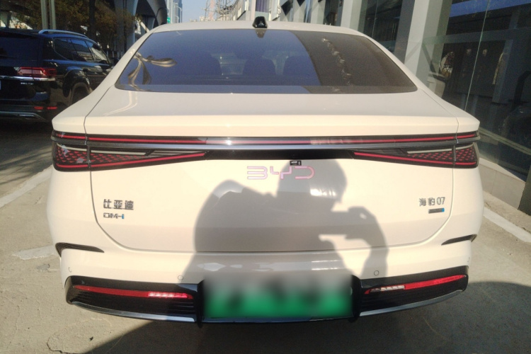 比亚迪 海豹07 DM-i 2025款 智驾版 DM-i 1.5L 125km 尊贵型车身外观6