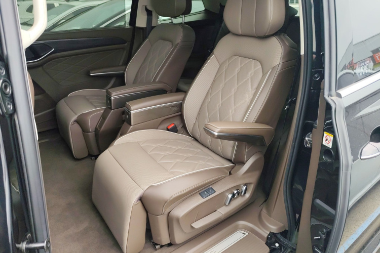 大众 威然 2024款 380TSI 尊贵版中控内饰21