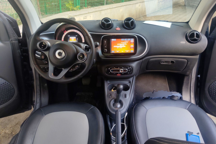 smart fortwo 2019款 0.9T 66千瓦硬顶动擎版 国VI中控内饰12