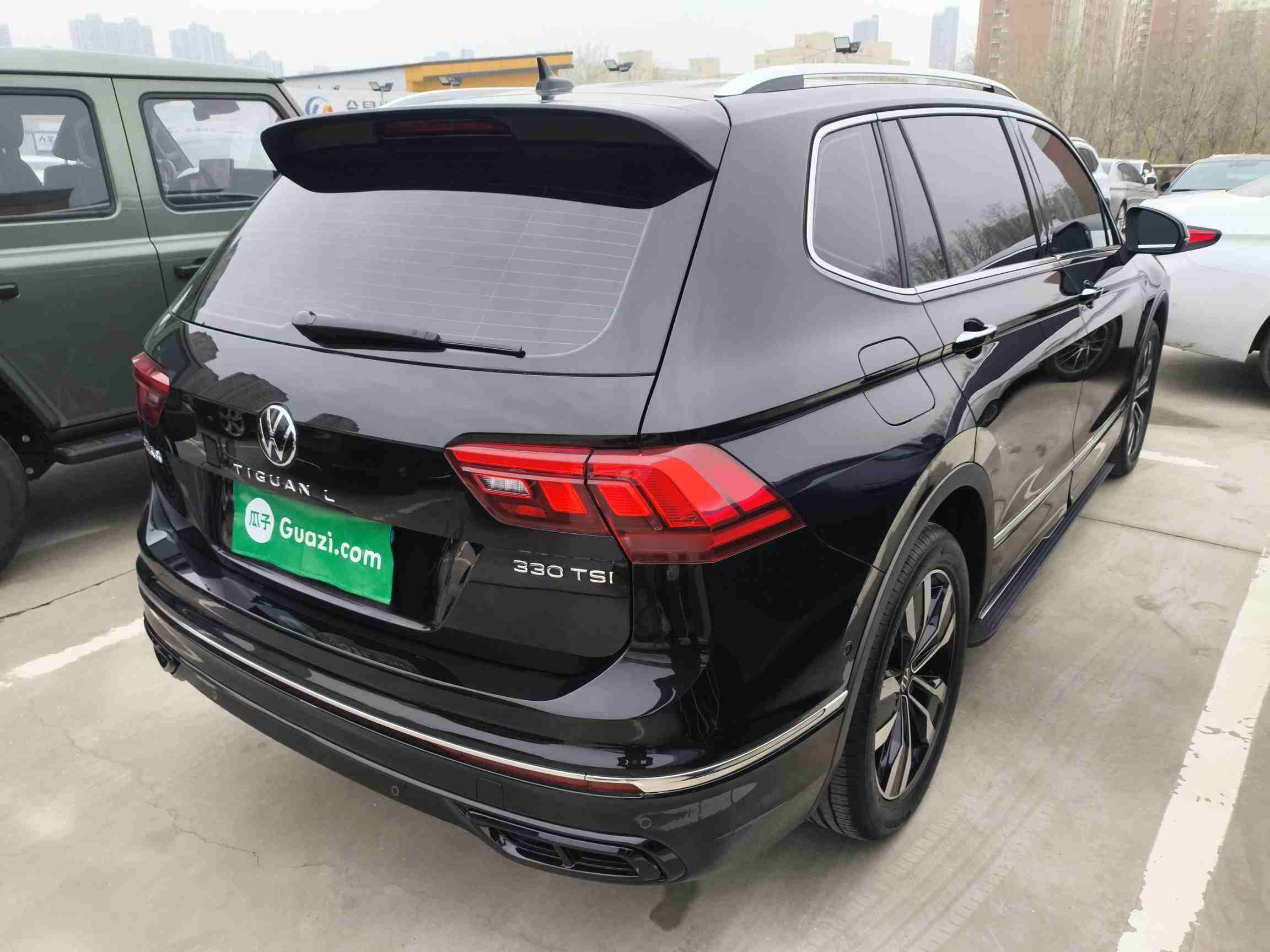 车辆右后45度外观展示