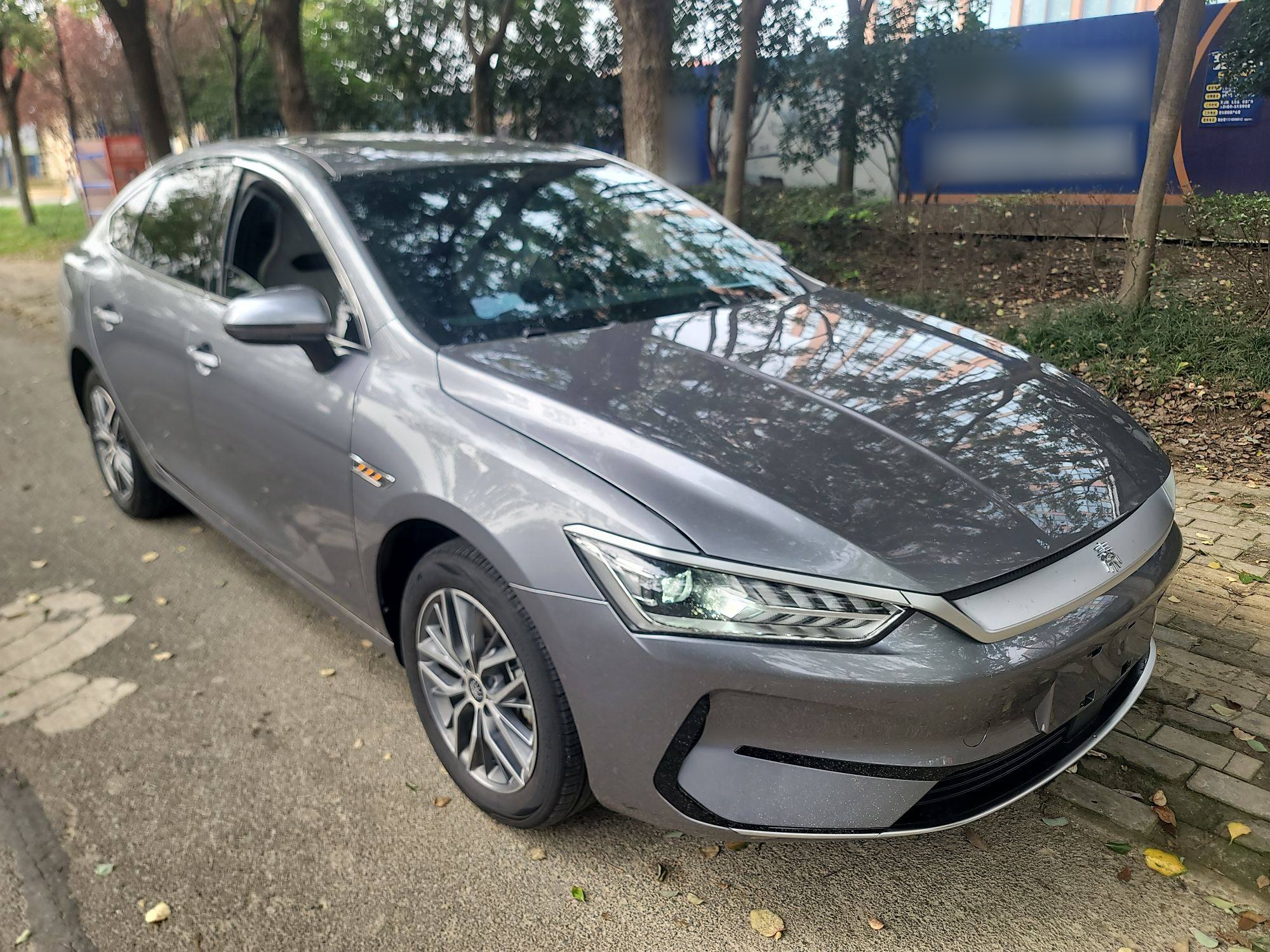 比亚迪 秦PLUS 2024款 荣耀版 EV 420KM领先型