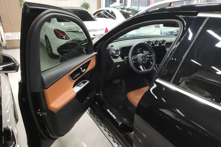 奔驰GLC 2024款  改款 GLC 260 L 4MATIC 豪华型 5座中控内饰20