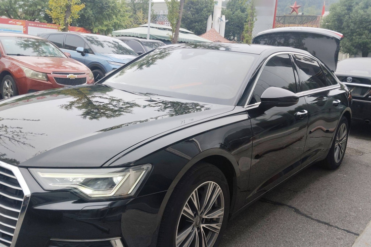 奥迪A6L 2021款 40 TFSI 豪华致雅型车身外观4