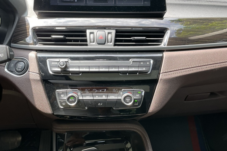 宝马X1 2021款 xDrive25Li 尊享型中控内饰7002