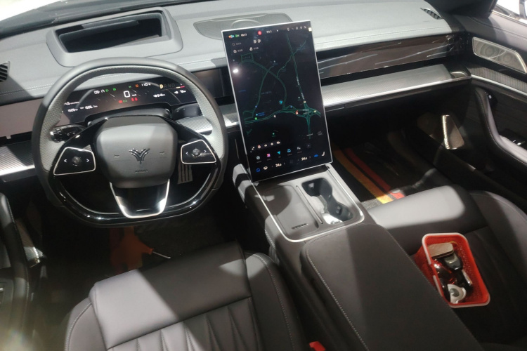 哪吒汽车 哪吒S猎装 2024款 增程300 标准版中控内饰7002