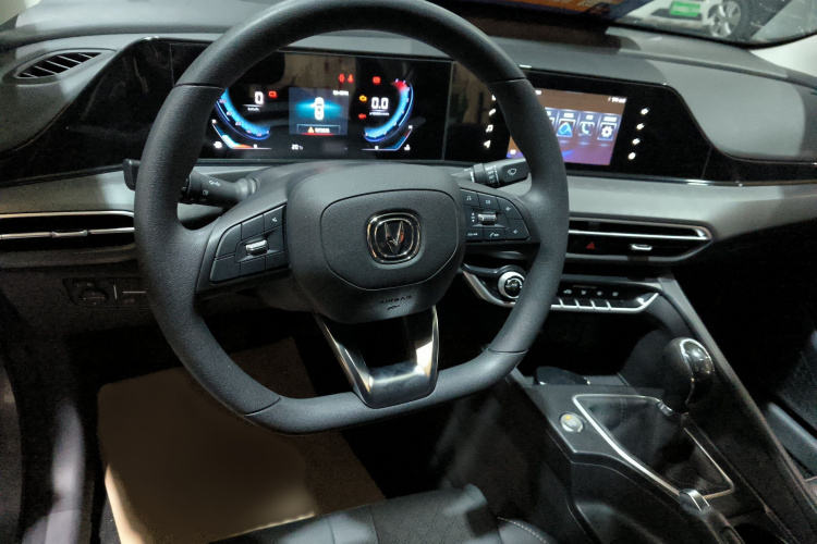 长安 逸动 2021款 PLUS 1.6L GDI 手动精英型局部细节13