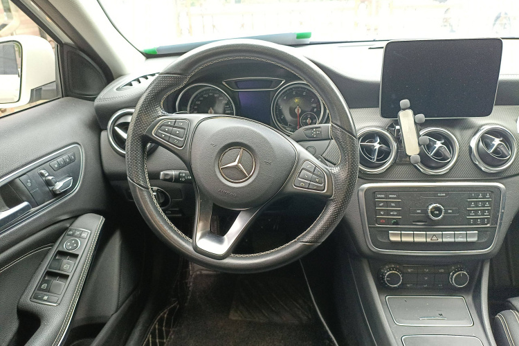 奔驰GLA 2018款 GLA 200 时尚型局部细节13