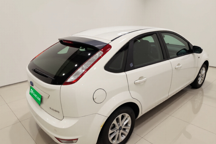 福特 福克斯 2013款 两厢经典 1.8L 手动基本型车身外观7