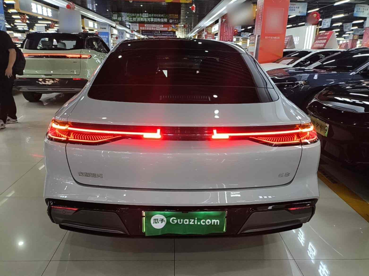 吉利银河 银河E8 2025款 700km 远航智驾版(4)