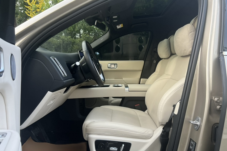 理想汽车 理想L9 2022款 Max中控内饰7004