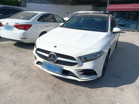 奔驰A级 2022款 改款三 A 200 L 运动轿车时尚型