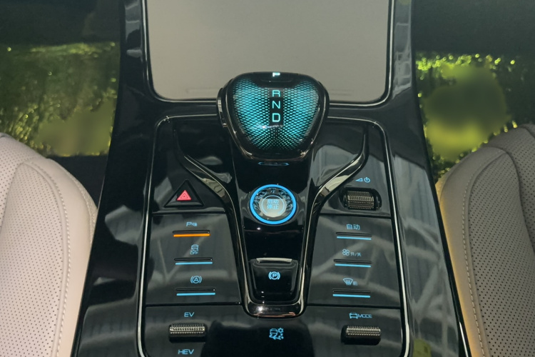 比亚迪 汉 2025款 DM-i 125KM精英型局部细节18