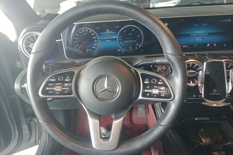 奔驰A级 2020款 改款 A 180 L 运动轿车特殊配置局部细节13