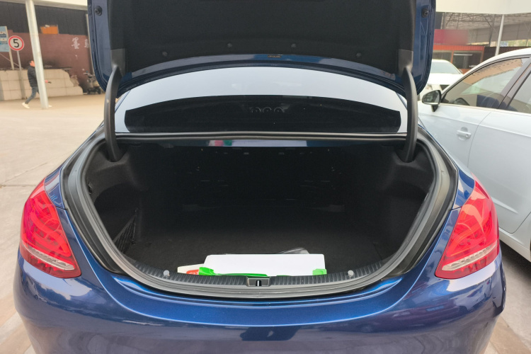 奔驰C级 2018款 C 200 运动版局部细节23