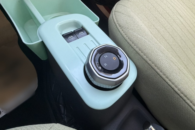 吉利银河 2024款 熊猫mini 200km 耐力熊局部细节18