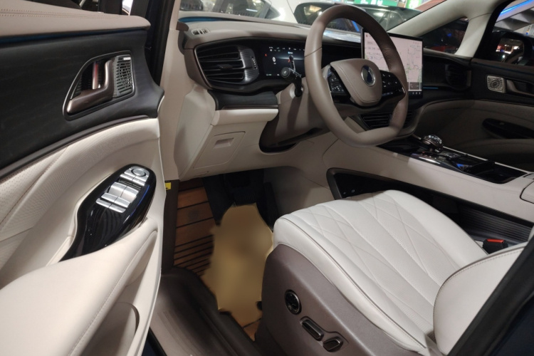 腾势D9 2022款 DM-i 970 四驱旗舰型中控内饰7003