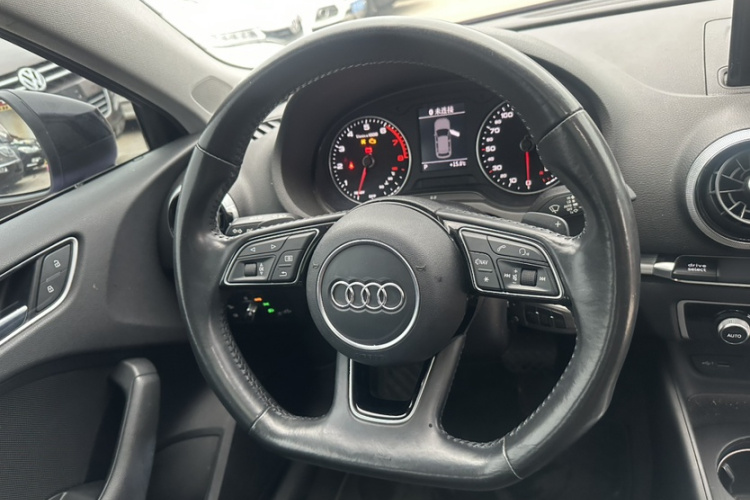 奥迪A3 2017款 Sportback 35 TFSI 运动型中控内饰7003