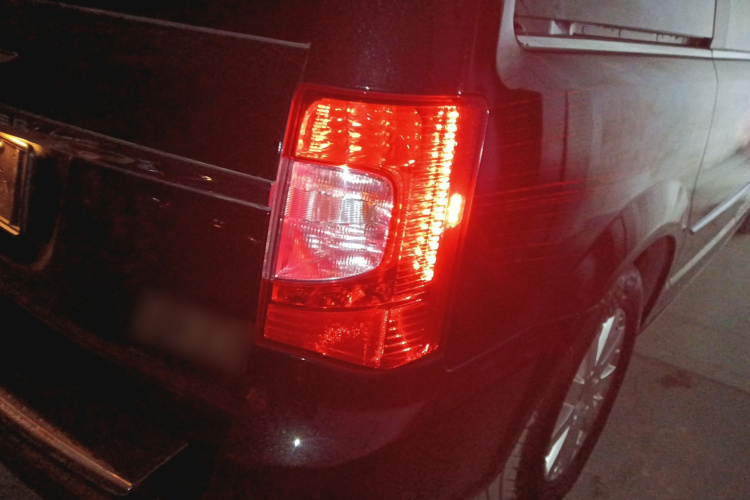 克莱斯勒 大捷龙(进口) 2014款 3.6L 舒适版车身外观9