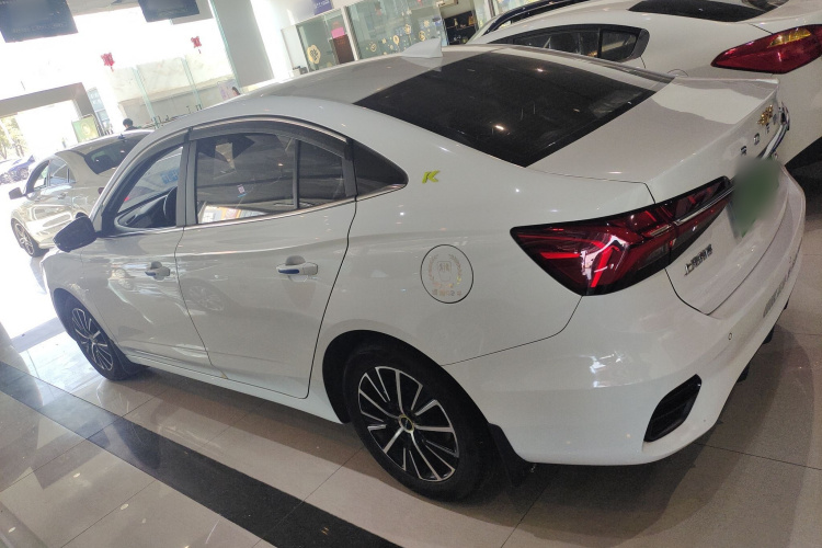 荣威i5 2021款 改款 1.5L CVT钻石版车身外观4