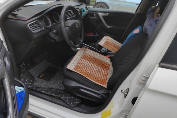 雪铁龙C3-XR 2017款 1.6L 自动时尚型中控内饰7003