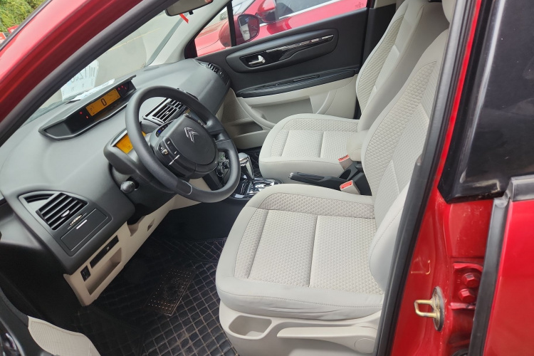 雪铁龙 世嘉 2013款 三厢 1.6L 自动品尚型中控内饰19