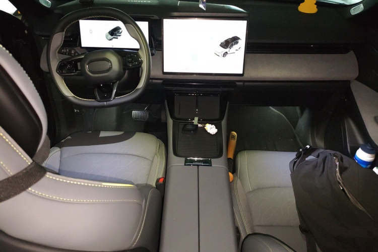 领克08 EM-P 2025款 120km 长续航Pro中控内饰12