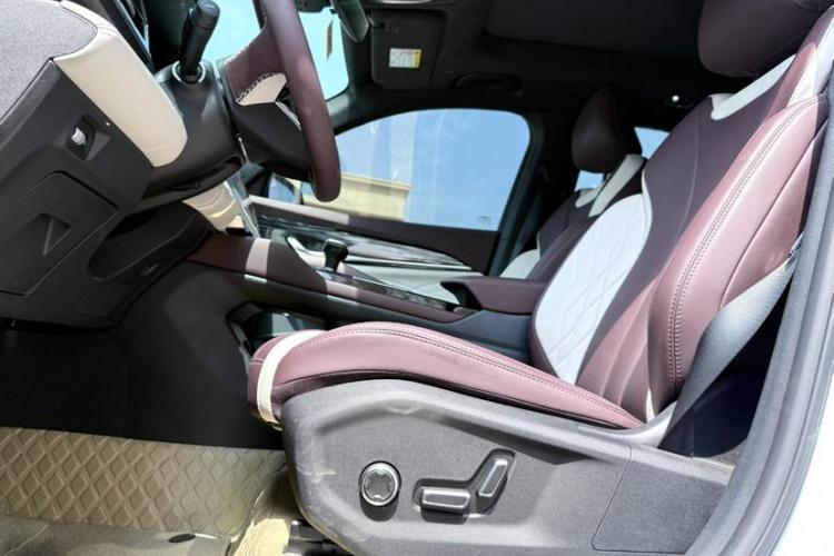 吉利汽车 星越L 2024款 2.0TD 高功自动两驱云起版中控内饰7004