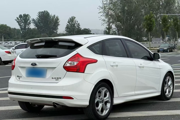 福特 福克斯 2012款 两厢 2.0L 自动豪华运动型车身外观6003