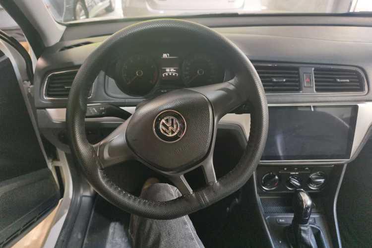 大众 朗逸 2017款 1.6L 自动风尚版中控内饰13