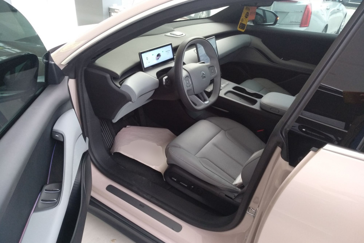 蔚来ET5 2024款 75kWh中控内饰19