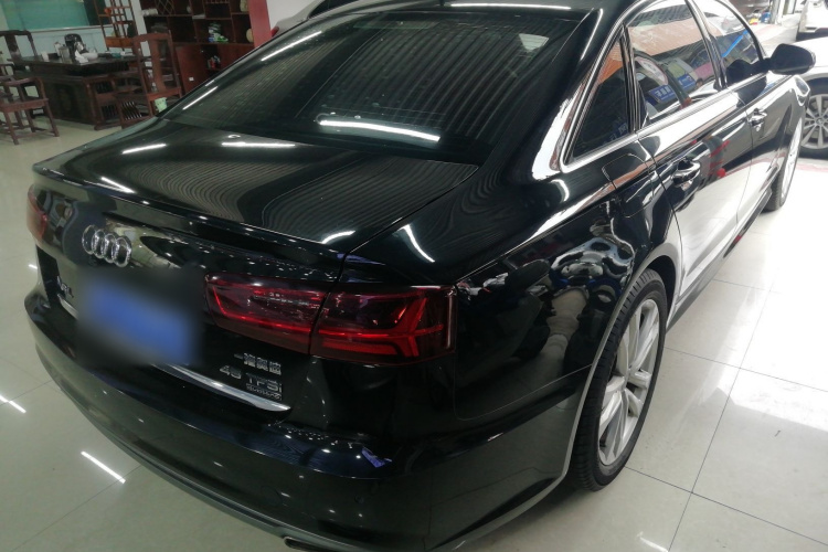 奥迪A6L 2018款 30周年年型 45 TFSI quattro 运动型车身外观7