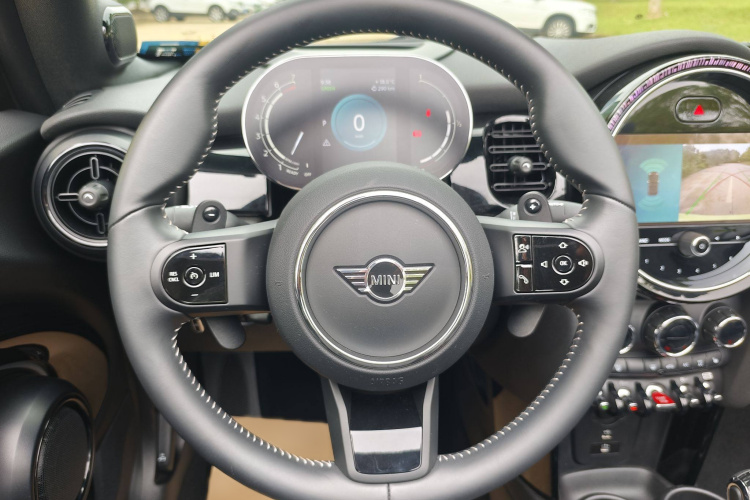 MINI 2023款 2.0T COOPER S CABRIO 艺术家中控内饰7003