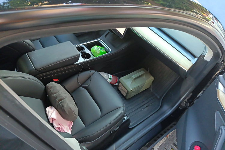 特斯拉 Model Y 2022款 改款 后轮驱动版局部细节9005