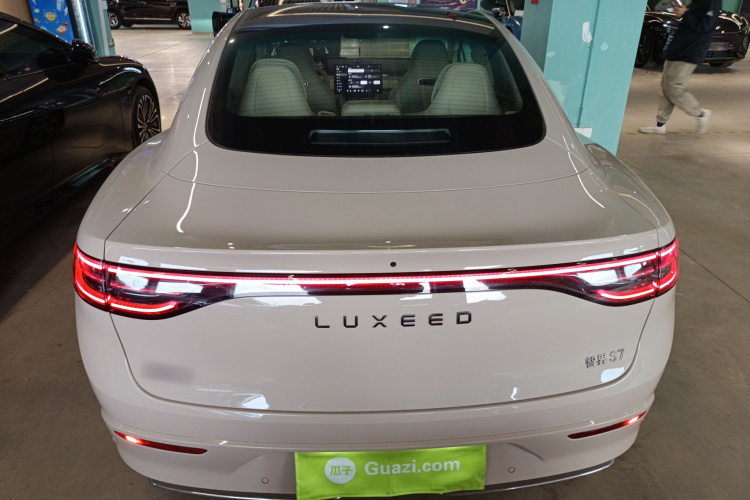 鸿蒙智行 智界S7 2025款 855km Max车身外观6