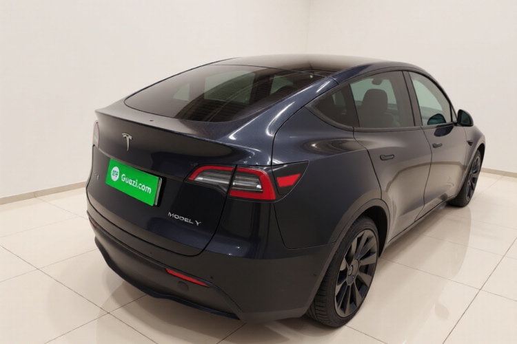 特斯拉 Model Y 2021款 标准续航后驱版车身外观7