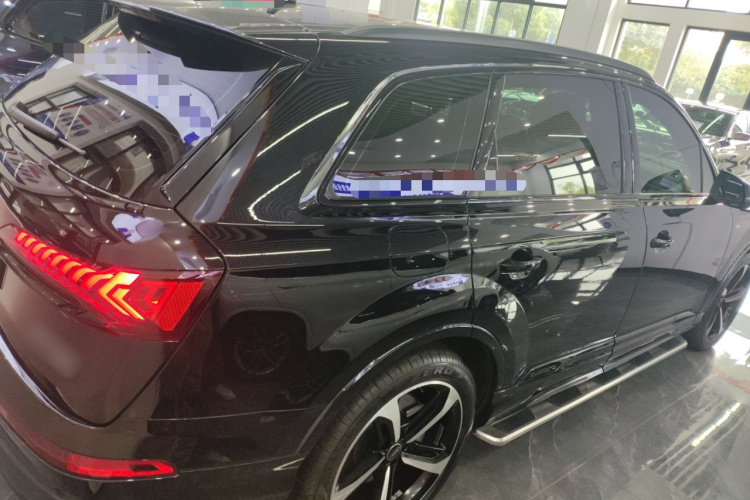 奥迪Q7 2023款 55 TFSI quattro S line运动型车身外观6005