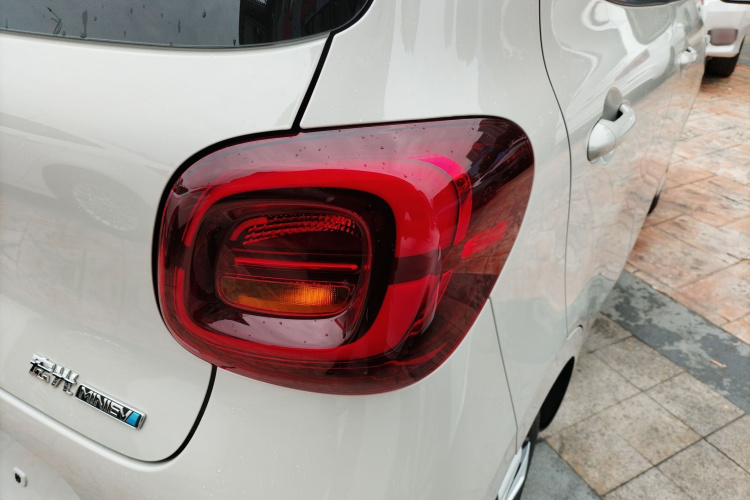 五菱汽车 宏光MINIEV 2025款 四门版 进阶款车身外观9