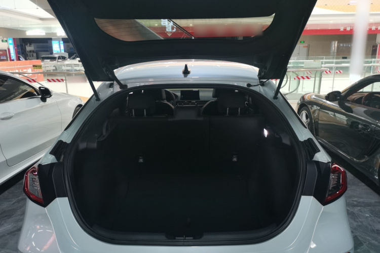 本田 思域 2023款 HATCHBACK 2.0L e:HEV 极控版机舱底盘23
