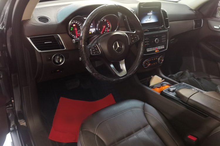 奔驰GLE 2019款 GLE 400 4MATIC 臻藏版中控内饰12