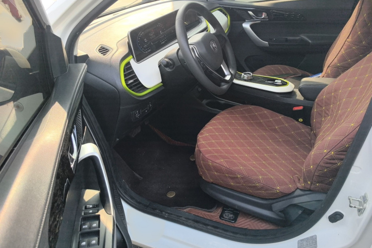 长安欧尚 奔奔E-Star 2022款 清心版 多彩款 三元锂中控内饰7003