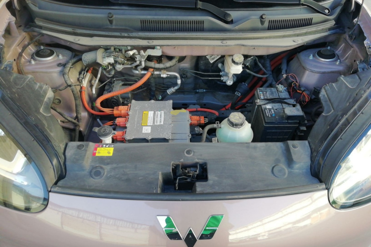 五菱汽车 五菱缤果 2023款 333km 快享款机舱底盘24