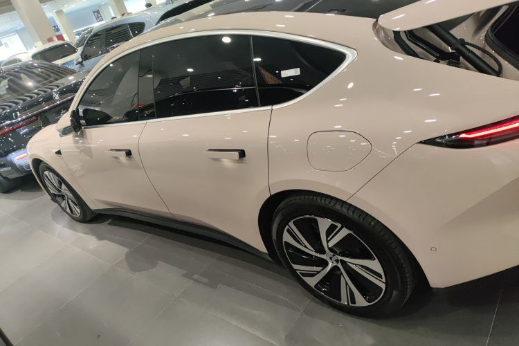 蔚来ET5 2024款 75kWh车身外观4