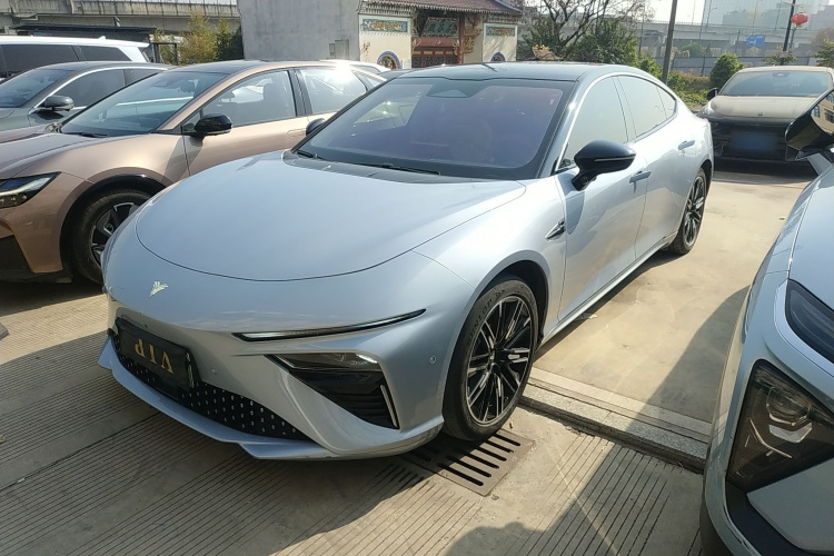 哪吒汽车 哪吒S 2022款 增程版 1160km 后驱中版车身外观1