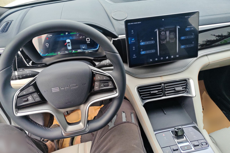 比亚迪 宋PLUS新能源 2023款 冠军版 DM-i 110KM 旗舰PLUS中控内饰7002