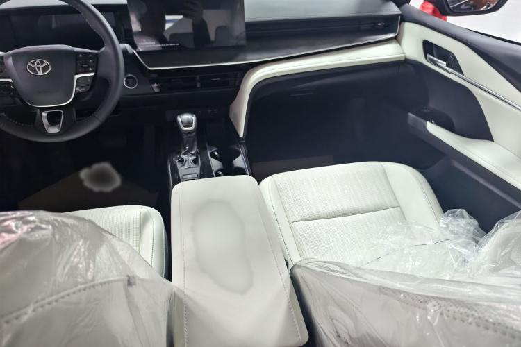 丰田 凯美瑞 2024款 双擎 2.5HG 尊贵版中控内饰7001