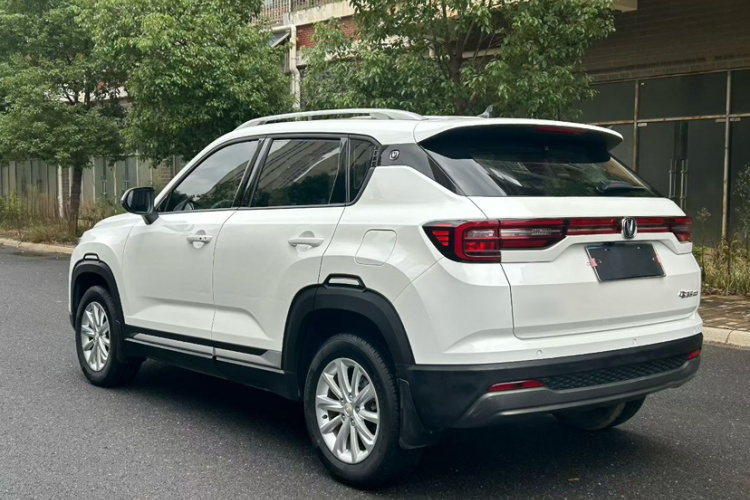 长安CS35PLUS 2021款 荣耀百万版 1.6L CVT精英版车身外观6003