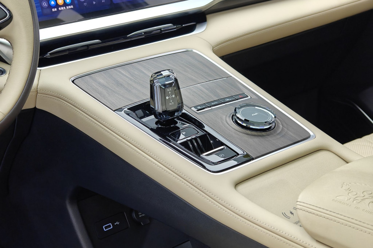 吉利汽车 星越L 2025款 东方曜 2.0TD 自动四驱望月版中控内饰7011